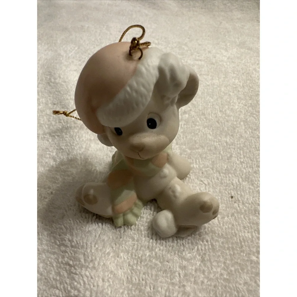 Precious Moments - Bear- Happy Holi-Daze #520454 (1998)‎ Ornament + Angel Figure